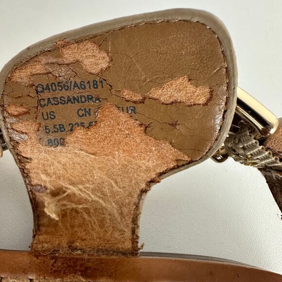 Coach Womens Cassandra Strappy Buckle Tan/Silver Thong Flat Sandals 5.5B FLAWED - Picture 7 of 8
